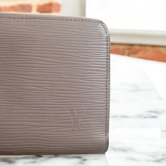 LOUIS VUITTON Epi Zippy Wallet Long Wallet Rose Valerine - Picture 6 of 16